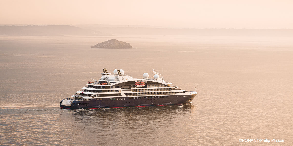 Le Champlain ship - Whale Sharks of Qatar by Sea - Expedition Cruise